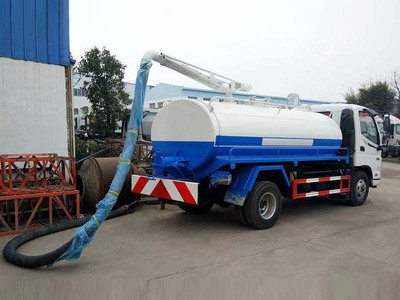 福田歐馬可5方吸糞車 高效環(huán)保的城市環(huán)衛(wèi)助手